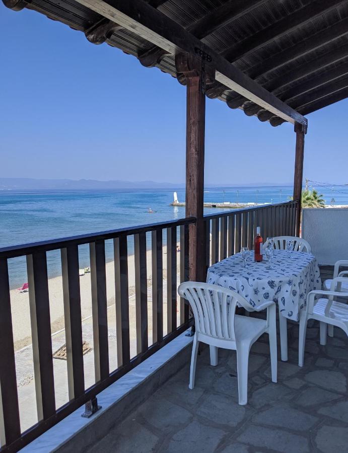 Seafront Apartment Пефкохори Экстерьер фото