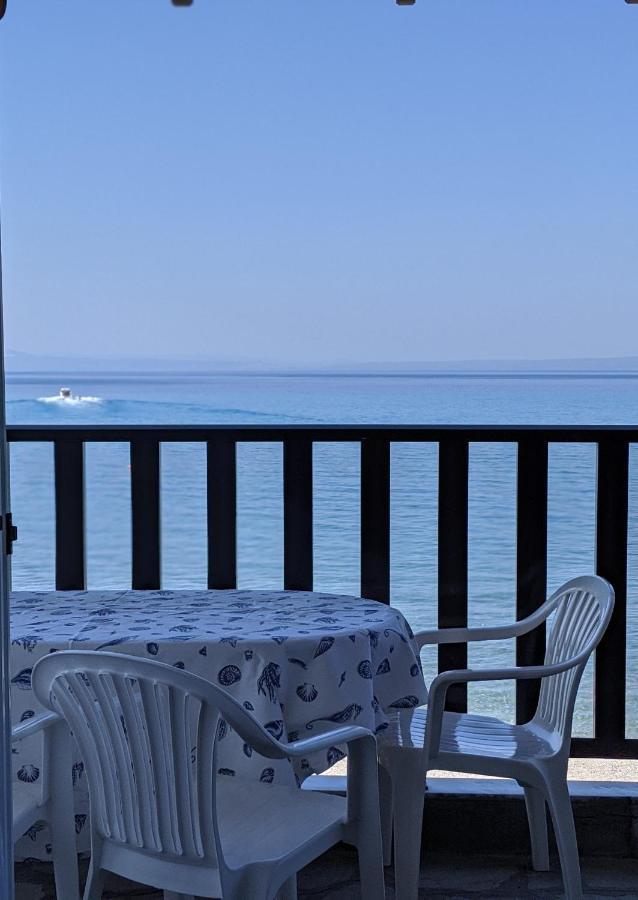 Seafront Apartment Пефкохори Экстерьер фото