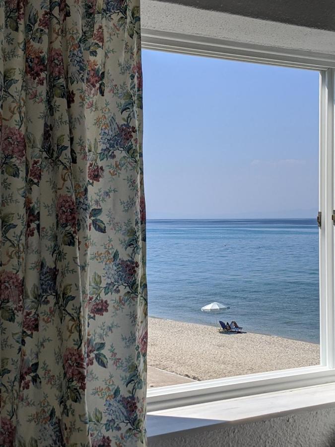 Seafront Apartment Пефкохори Экстерьер фото