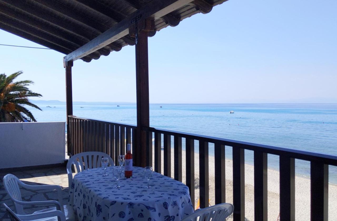 Seafront Apartment Пефкохори Экстерьер фото