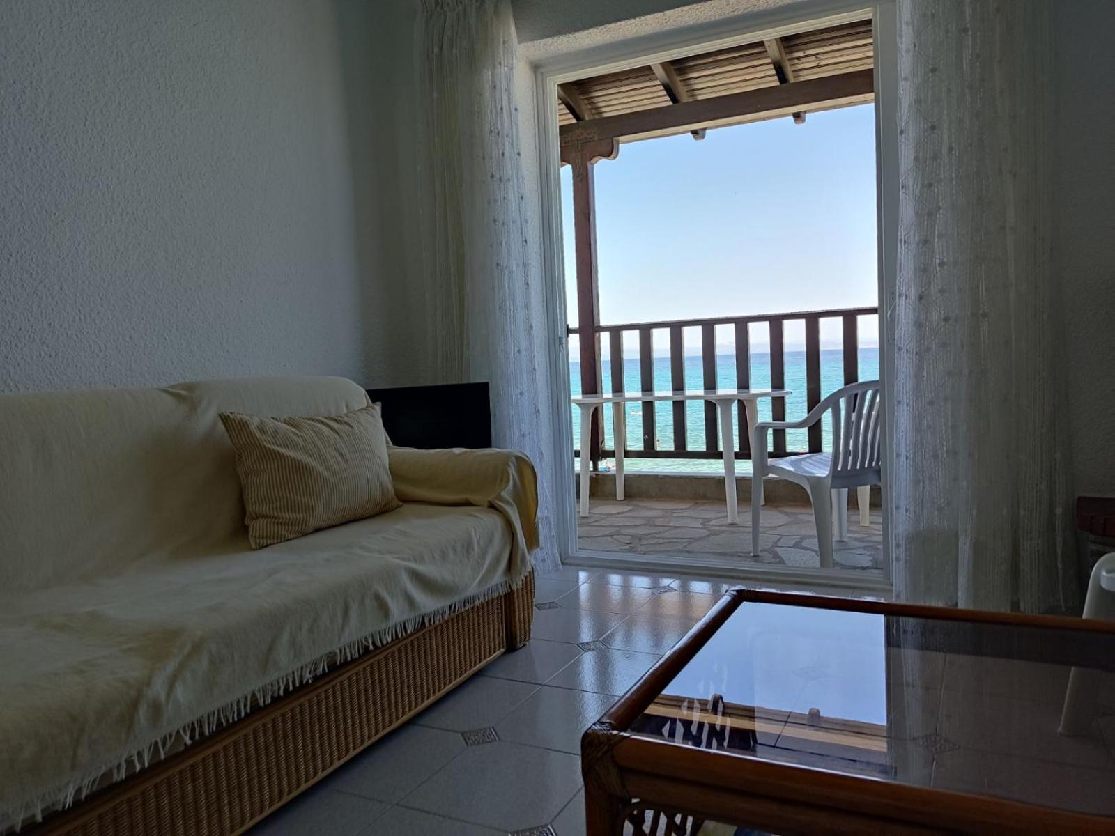 Seafront Apartment Пефкохори Экстерьер фото