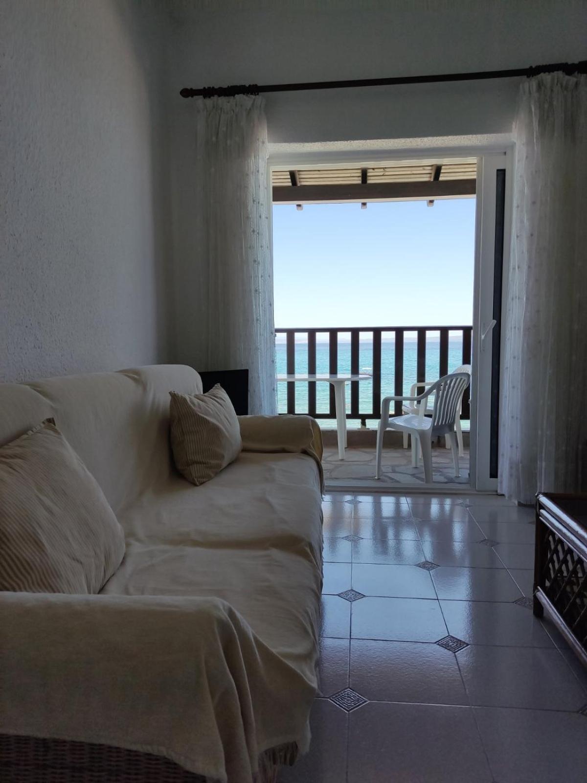 Seafront Apartment Пефкохори Экстерьер фото